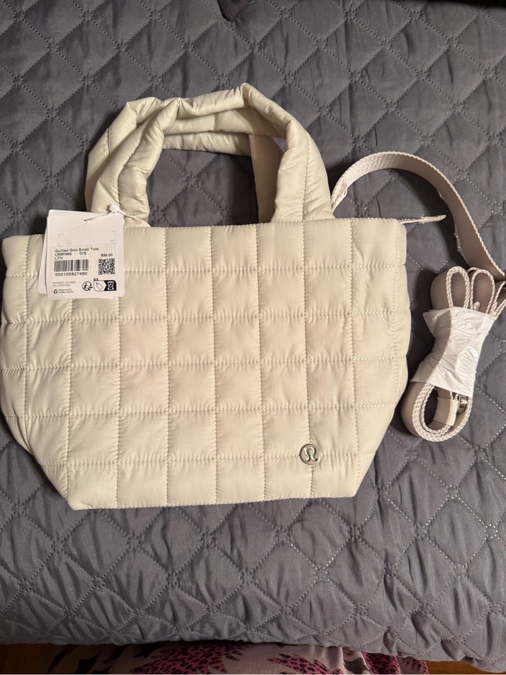 Lululemon 5L Quilted Grid Tote Bag in Light Ivory - Picture 4 of 4